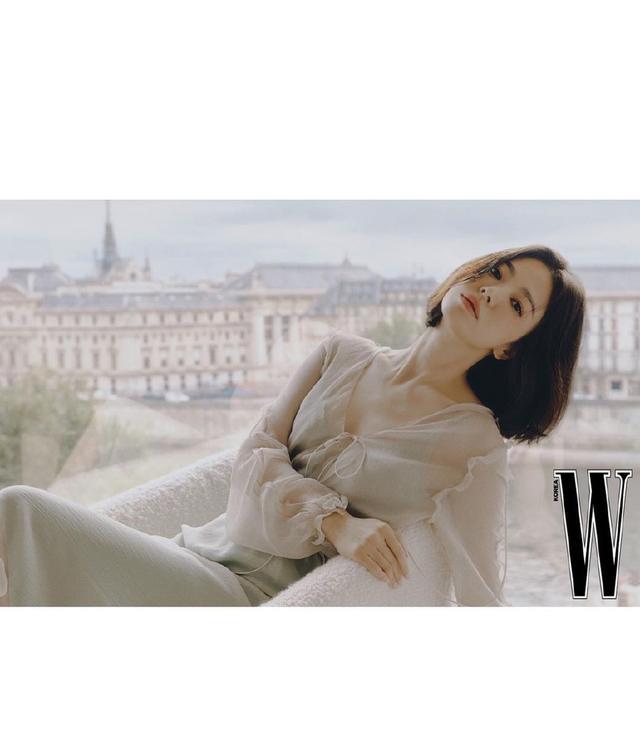 宋慧乔|宋慧乔身穿浅色系轻纱套装大秀曼妙身材！美得不可方物