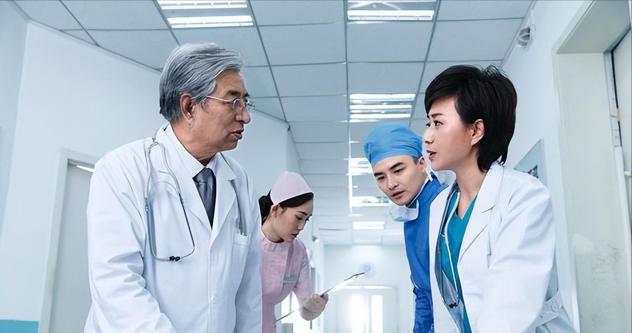 河北男子发现妻子不忠,在车内安装窃听器,情人让其难以置信