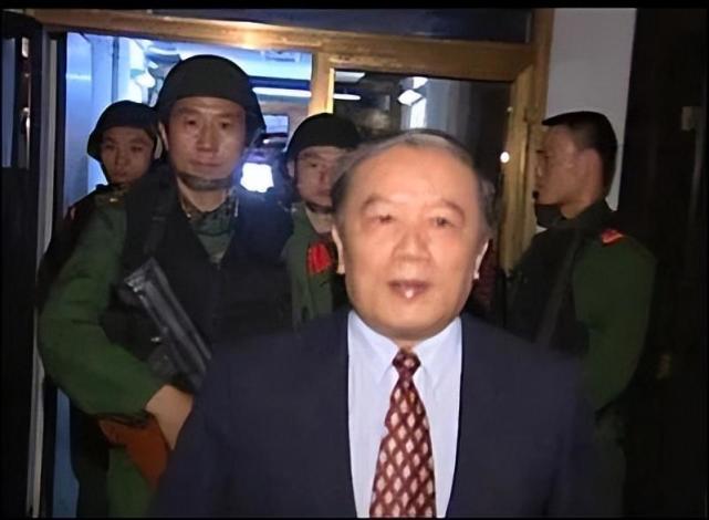 外交官|是他!《万里归途》中外交官张译的原型,但他的故事远比电影更惊险!