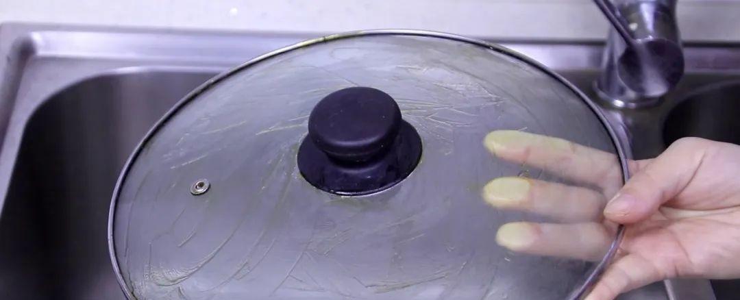 脱发|牙膏用完后剩下一个牙膏皮，很多人直接扔掉，那样就太可惜了