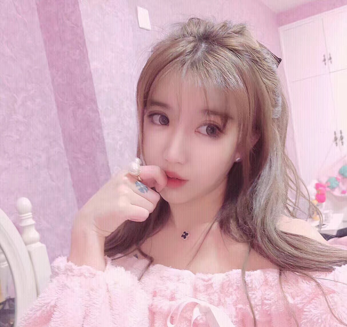 女主播|女主播曝行业内幕,必须与大哥私聊,辞职被索赔50万