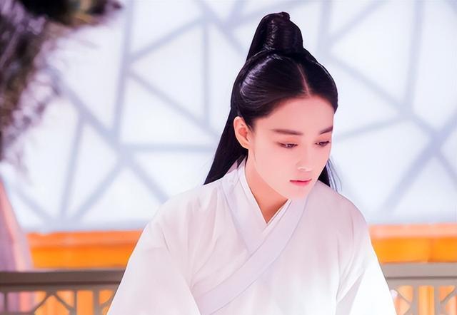 张馨予|张馨予回应被行李箱砸出眼泪：分享小趣事，没想到被曲解复杂化了