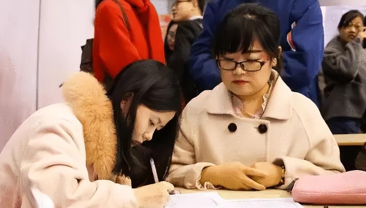 高校|“年轻人别在乎工资”，HR的建议引毕业生吐槽，不给钱你干吗