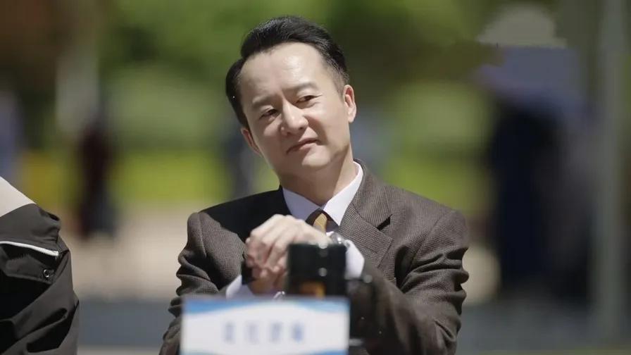 汪峰|他是《底线》中唯一的坏人,观众希望把他另一条腿打折