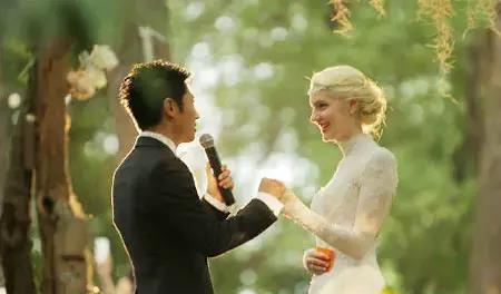 女孩|为爱嫁给黑人拳王，3年生下2个混血宝宝，如今现状令人唏嘘