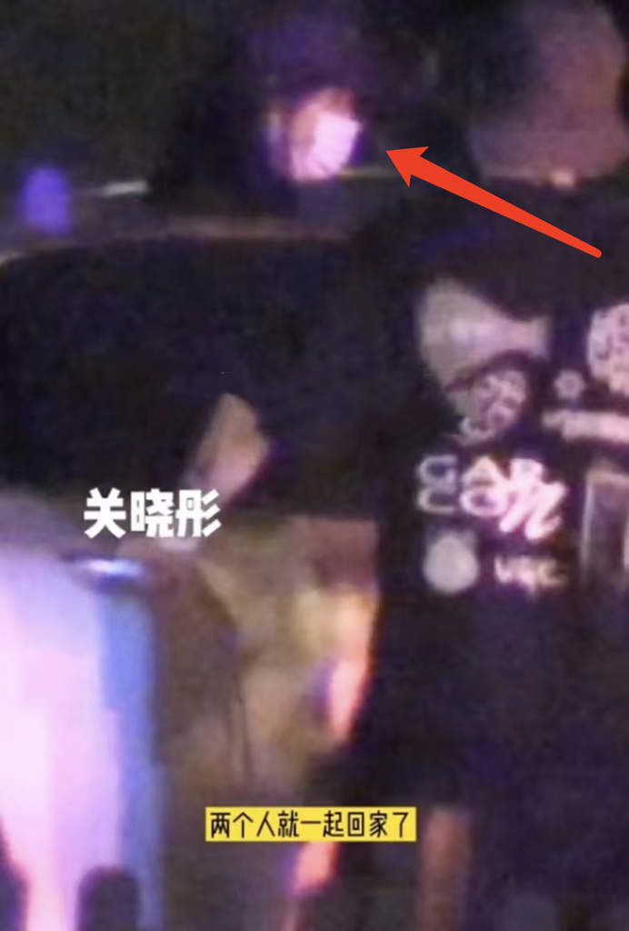 鹿晗|关晓彤陪男友聚餐，鹿晗喝醉酒再被拍，两人坐车回家疑似同居