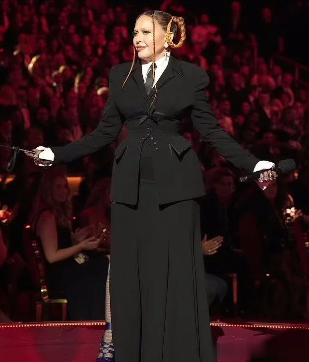 麦当娜|64岁麦当娜承认整容:术后消肿了,看我多可爱