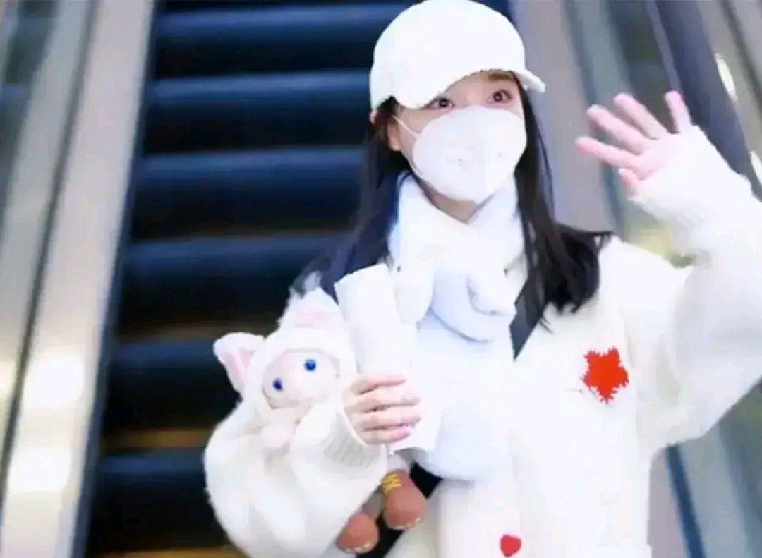 黄霄云|黄霄云希林娜依·高又当导师又上春晚,伍珂玥却不见踪影,为啥