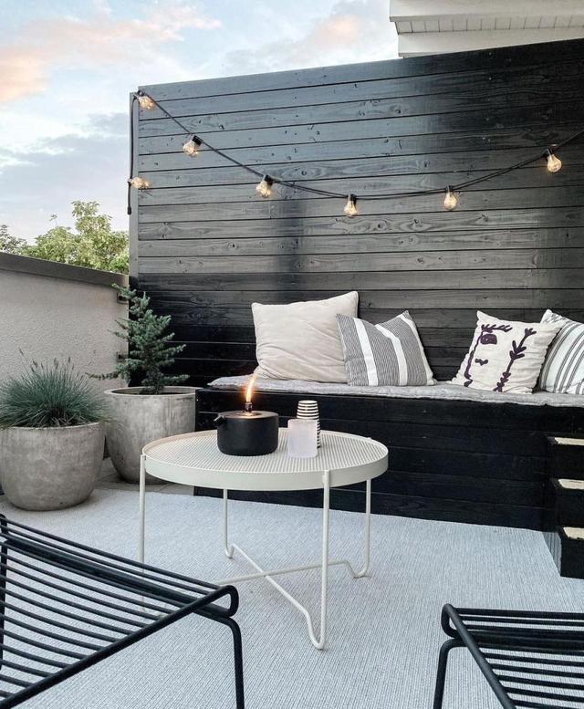 水泥灰墙的白色房子，别致的露台随意的画，与家一起的时光很舒服