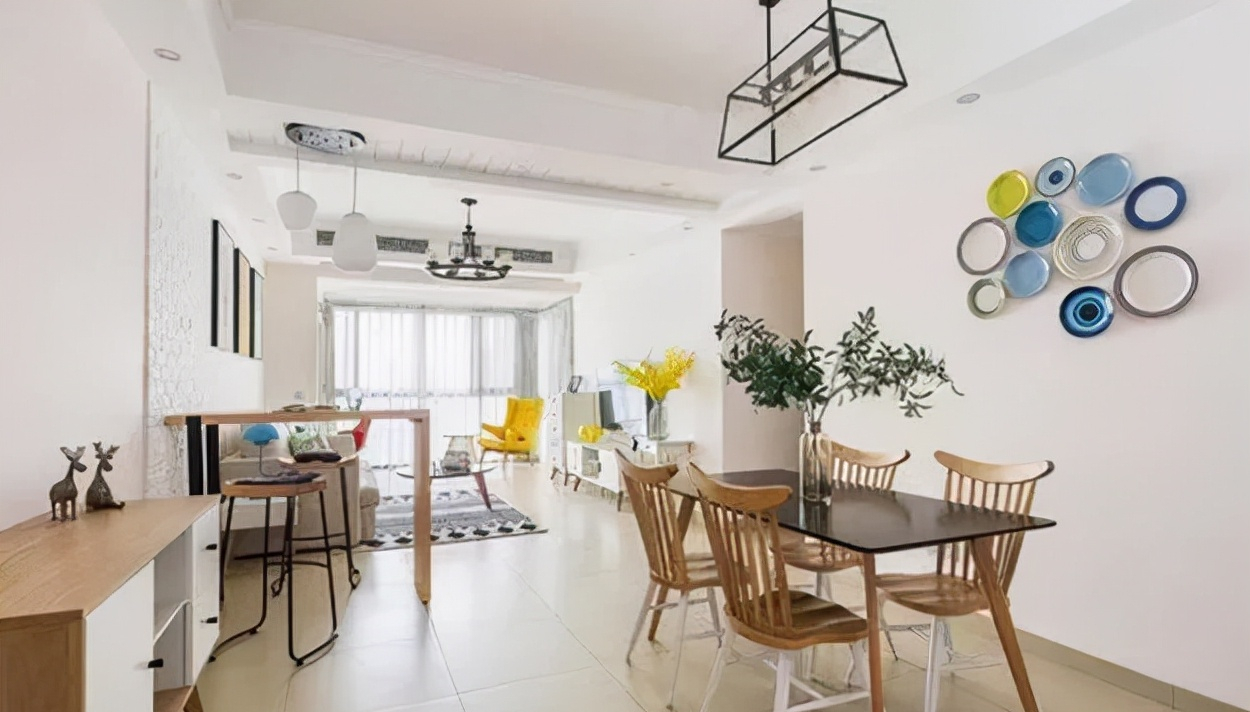 92平米新房装修完毕,餐厅设计太新颖,打扫完想立马入住!