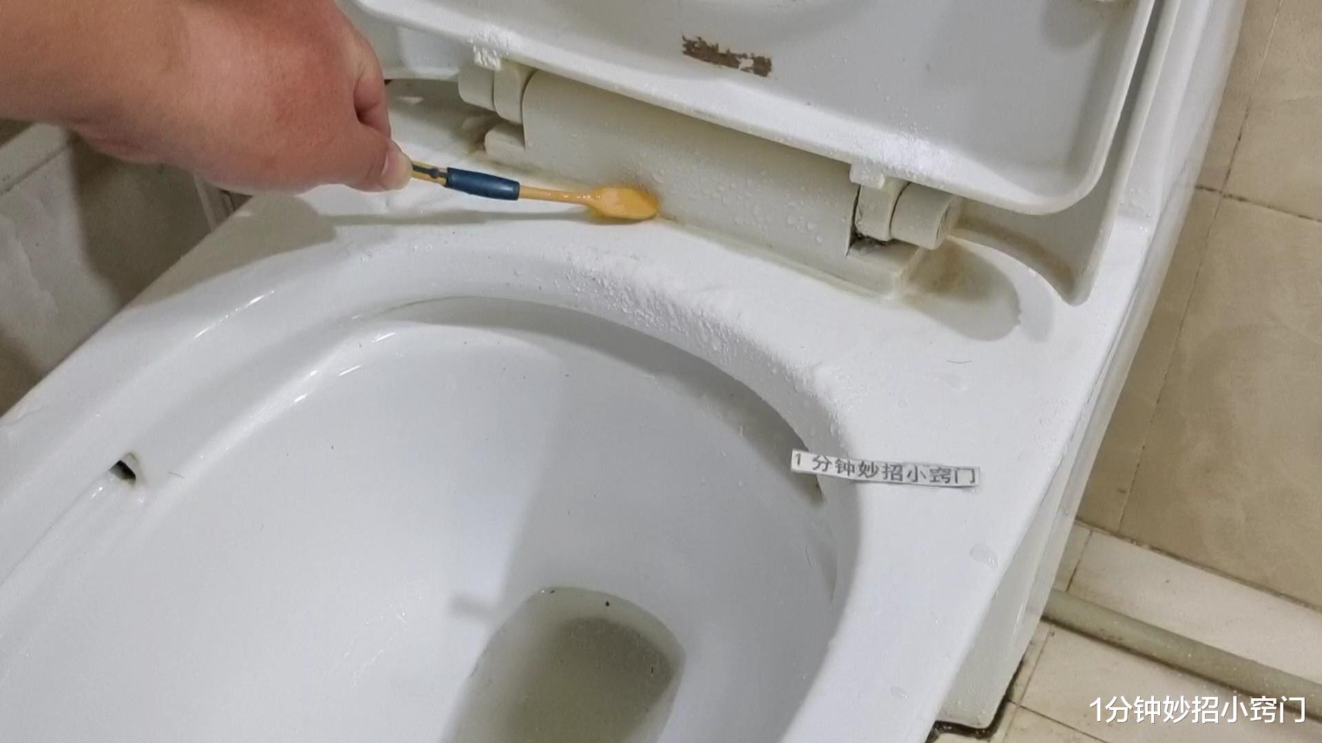 马桶内壁黄渍多,教你一招,污垢全部去除干净无异味,省钱省事