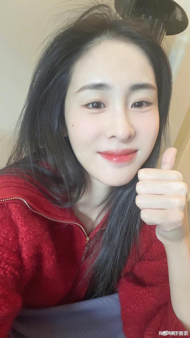 张碧晨|张碧晨左耳失聪上热搜,网友不同情却都在骂她买热搜立卖惨人设