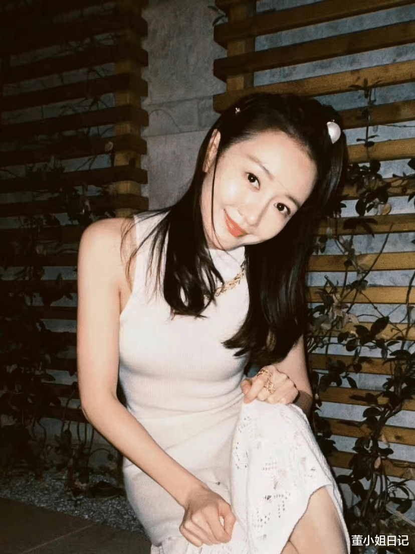 迪丽热巴|王鸥一改往日淑女风，身穿紧身礼裙大秀身材，让人直呼：好妩媚