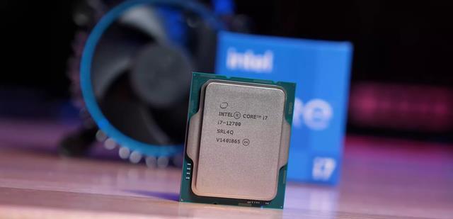 跑分|锐龙75700X大战i7-12700F不超频游戏性能谁更强？