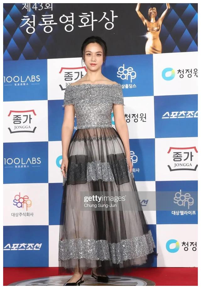 小龙女|汤唯的气质优于刘亦菲，若年轻20岁，小龙女非她莫属