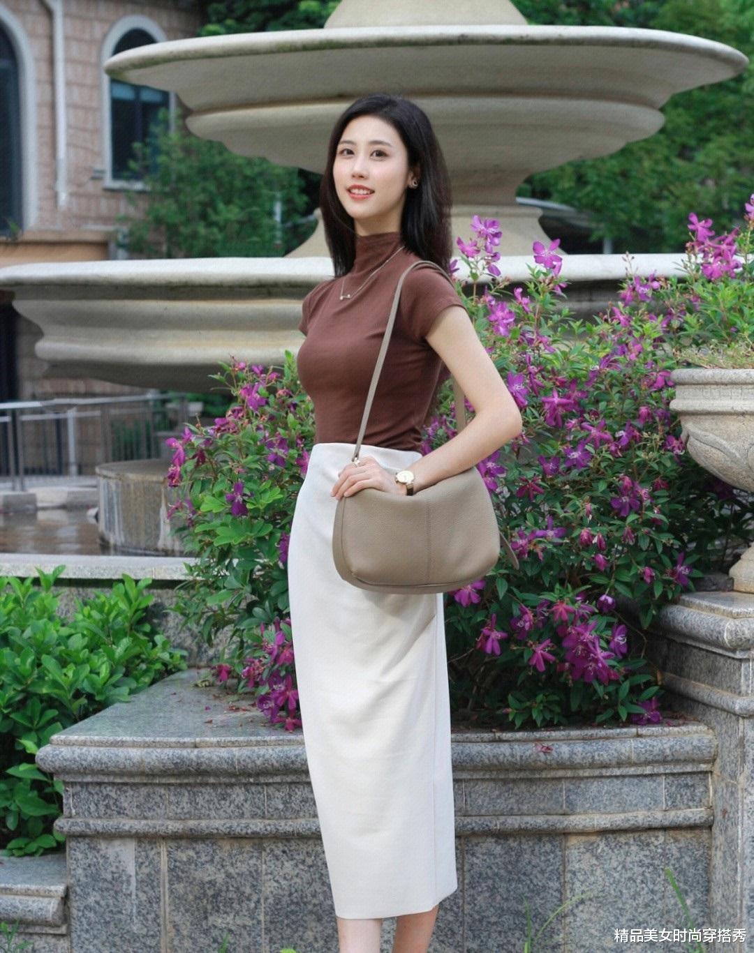 穿衣搭配|秋天的职场装怎么穿?短袖T恤搭配灰黑色西裤,小个子女生也能穿