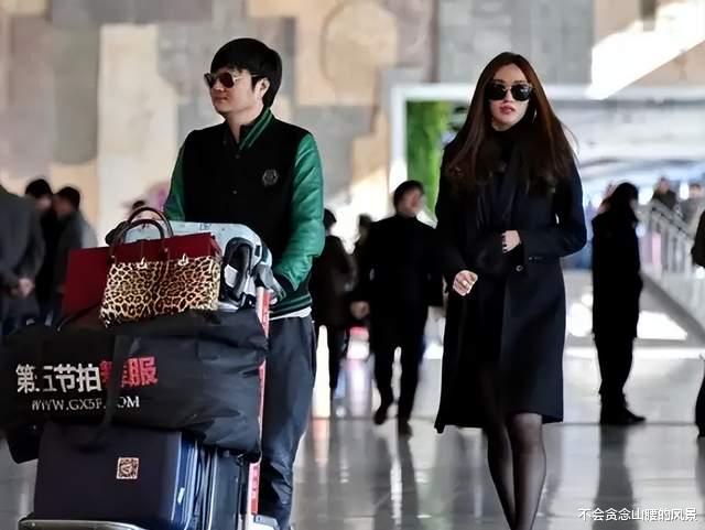 王大治|45岁的王大治，成功挖到墙角，也被墙给砸倒，今吃路边摊只剩后悔