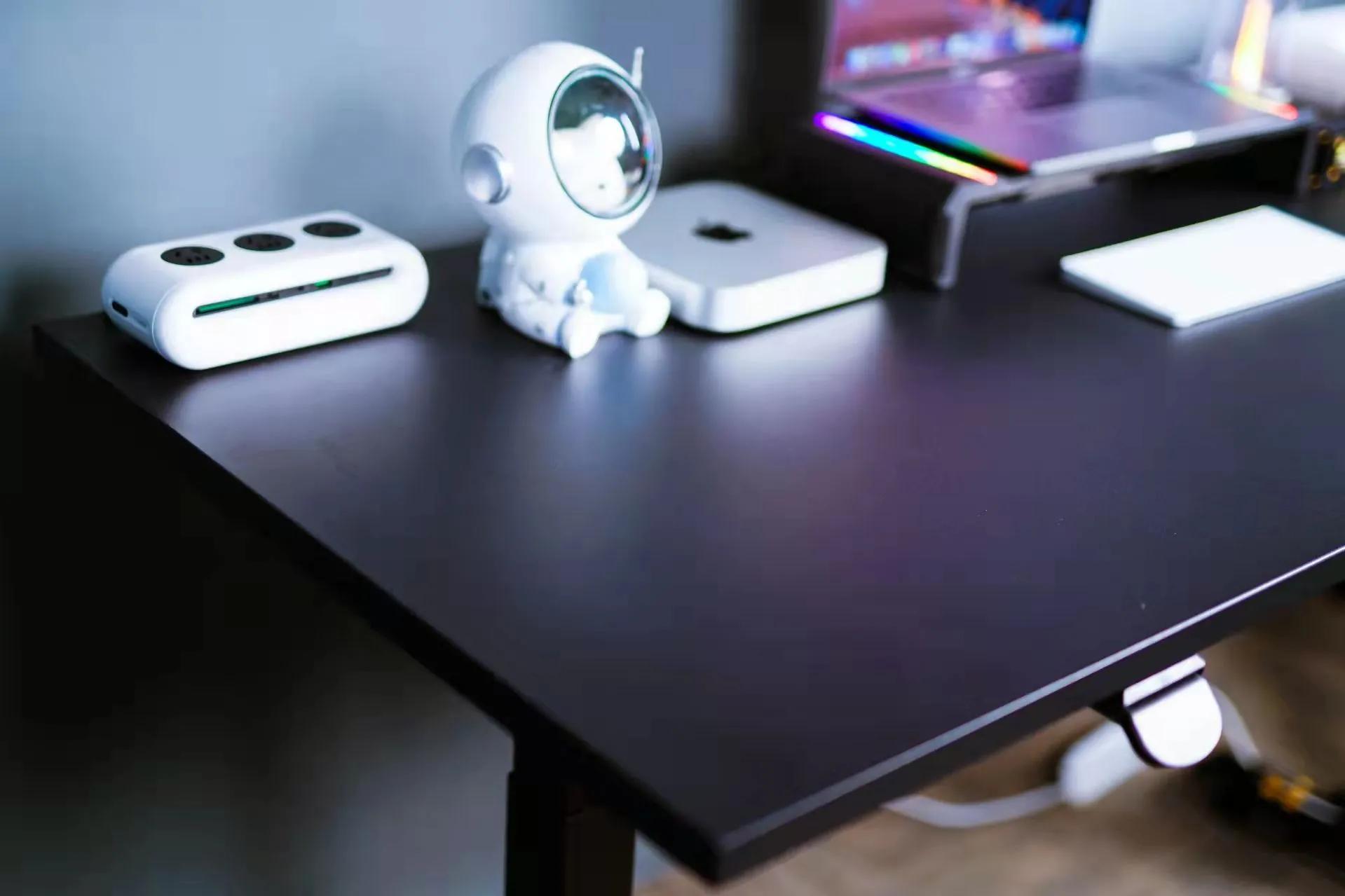 坐立自如的人体工程学极创悠品可升降电脑桌