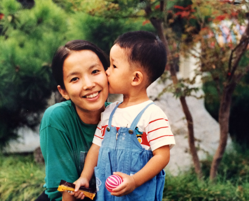 张丰毅|嫁给张丰毅28年未生子女，却依旧被他宠成宝，霍凡究竟有啥魅力？