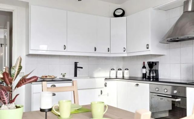 晒我51㎡小户型,2万硬装买床就入住,老妈心疼:怎么睡这儿了