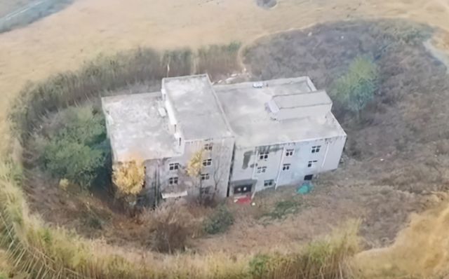 河南“最奇葩”钉子户:南水北调受它影响,现如今被困10米大坑内