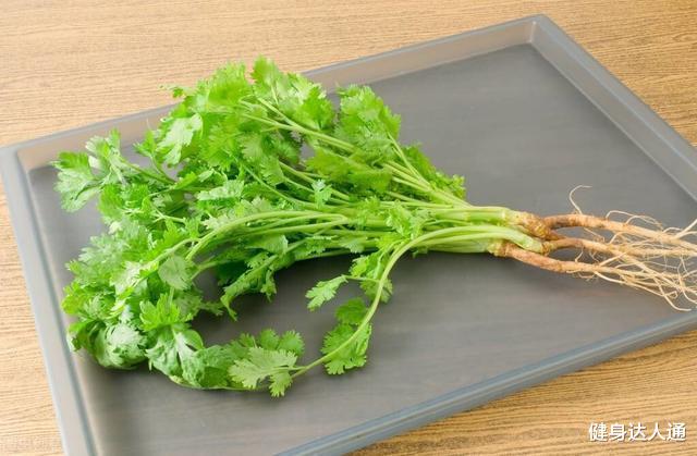 香菜|甲状腺结节可以吃香菜吗?医生提醒:如果不想结节恶化,三样东西尽量少吃