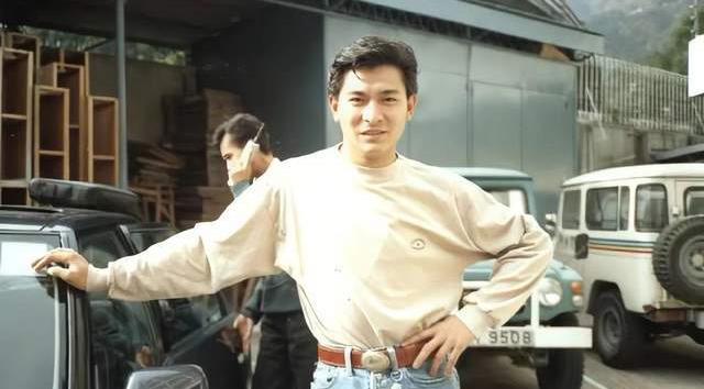 古天乐|6位天王巨星出道前的工作,有理发师,有警察,还有餐厅服务员