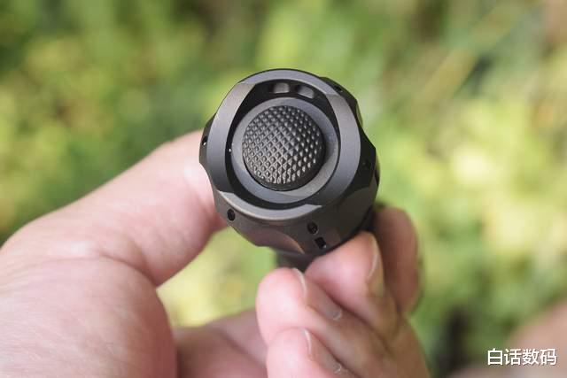 电池|远泛兼顾，既可把玩也具实用！迈特明酷FW3白激光+泛光手电体验