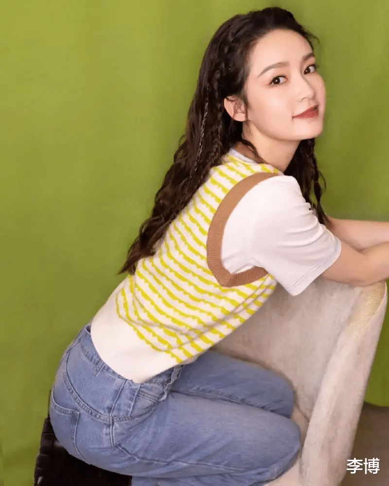 李沁|李沁的脸蛋美的让人挑不出毛病,素颜太美了