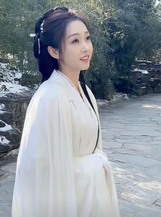 宣璐|好好一古典美女被P成什么样了，不知道的还以为宣璐整容了