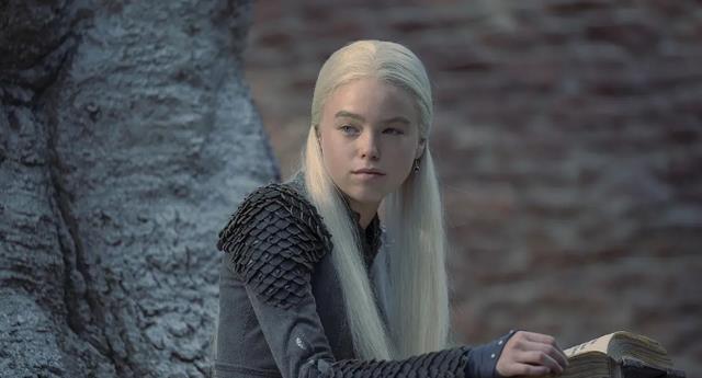 龙之家族|《龙之家族》雷妮拉演员,为何担心自己会被HBO解雇?