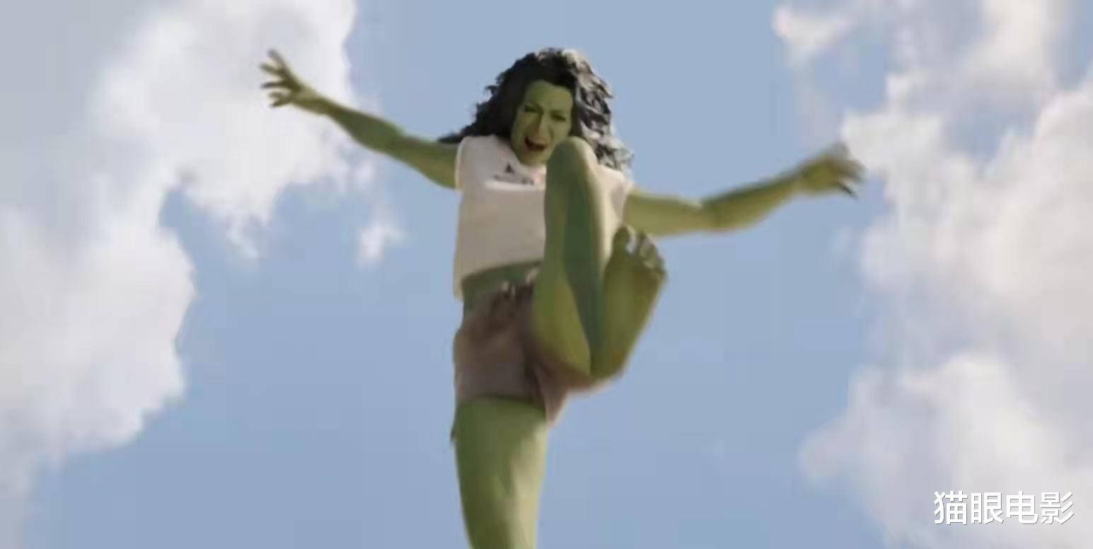 绿巨人|漫威女浩克约会场景太搞笑,男人在她怀里像宝宝,网友:小鸟依人