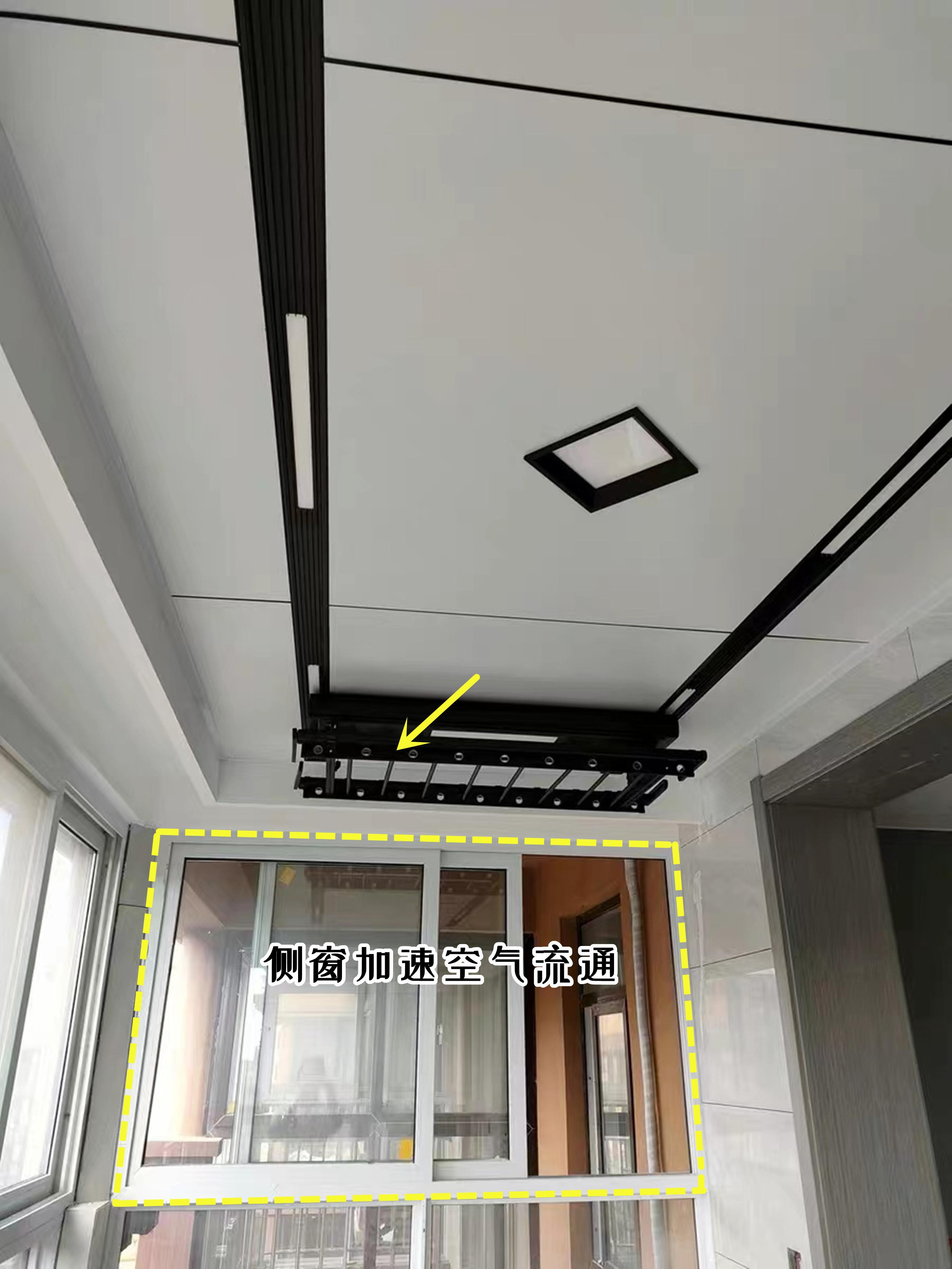 只有一个阳台,就把晾衣架换个方向,1㎡占不到,客厅看着也清爽