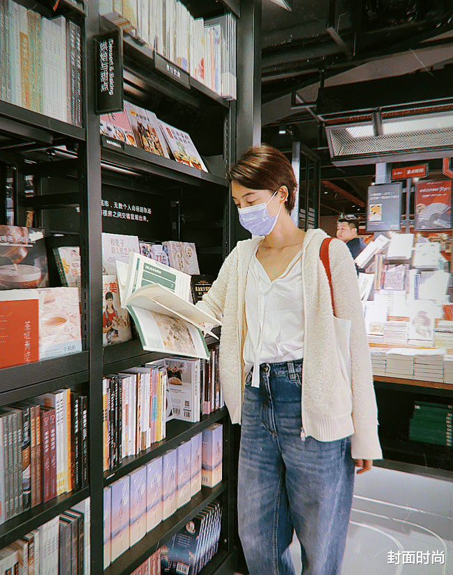 穿衣搭配|车晓穿衣简单但气质好，针织拼接羊羔毛外套，穿出小女人的精致