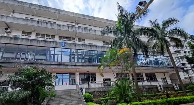 求职|家长晒考生录取通知书，称毕业后不愁找工作能捧得铁饭碗，被吐槽