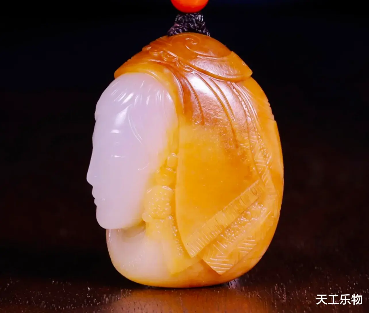 翡翠|翡翠与和田玉的短兵相接!盘点两大玉种的胜败优劣!