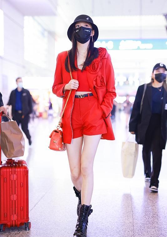 关晓彤|关晓彤：骚气十足！