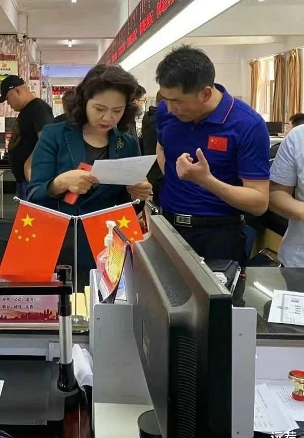 女副局长李少莉海量工作照曝光!在单位开会也会精心打扮!