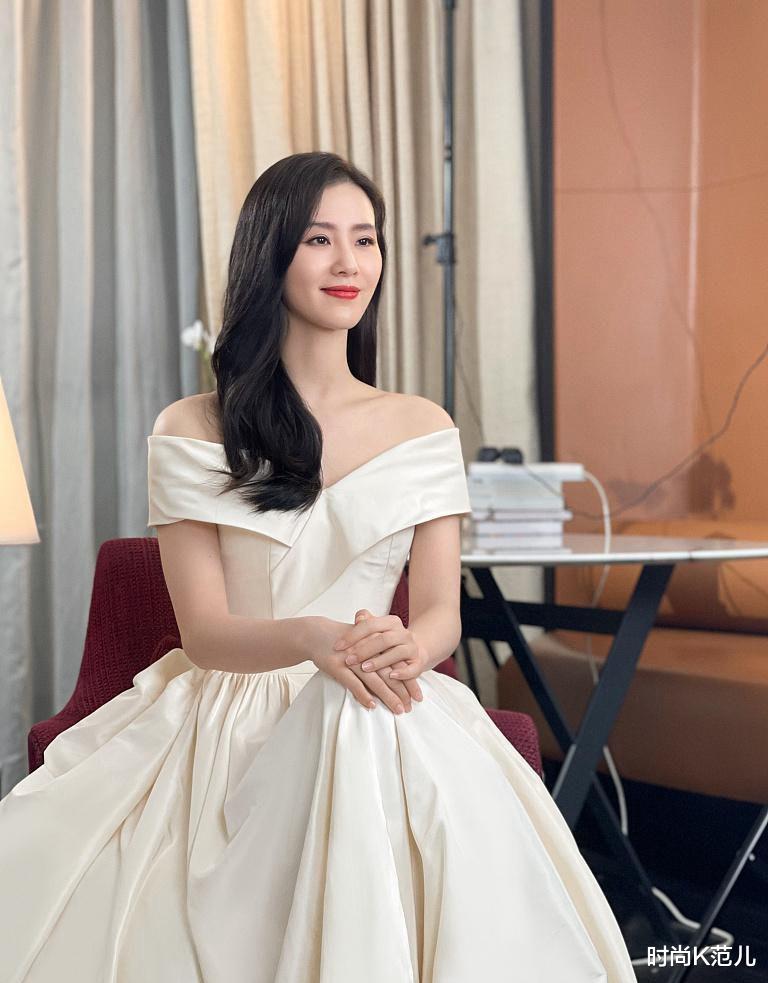 刘诗诗|又被刘诗诗美到了,穿一身白色一字肩长裙,气质太出众!