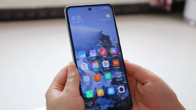 红米手机|手持小米8，以前换手机频率大概一年一换，所以从来没感受过卡