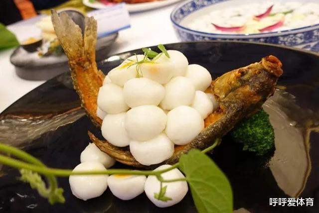 韩国队|冬奥会食物难吃？巴赫亲自试吃后说出公道话，韩国队还不脸红吗？