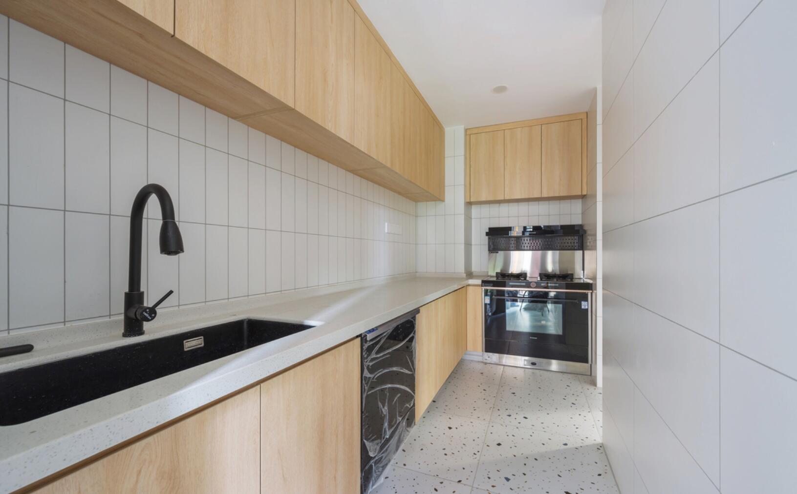 只是改个门洞，立马就让空间大10㎡，她92㎡新家，清爽又干净