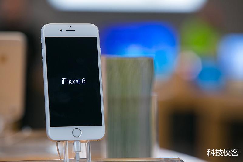 苹果|都2022年了，苹果为何还会推出2014年的手机？