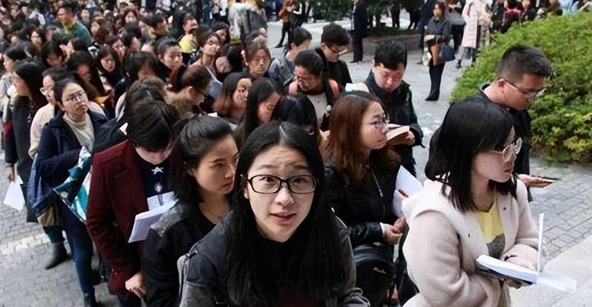 招聘|“无编制”公务员成为新风向，要求跟以往不同，待遇却让人很心动