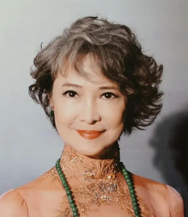 萧芳芳|她是张国荣唯一的女神，2岁失聪，7岁拍戏还债，74岁救了无数孩子