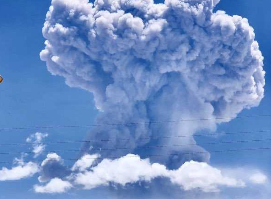 地球要进入极寒期?智利拉斯卡尔火山又喷发了,现6000米火山灰柱