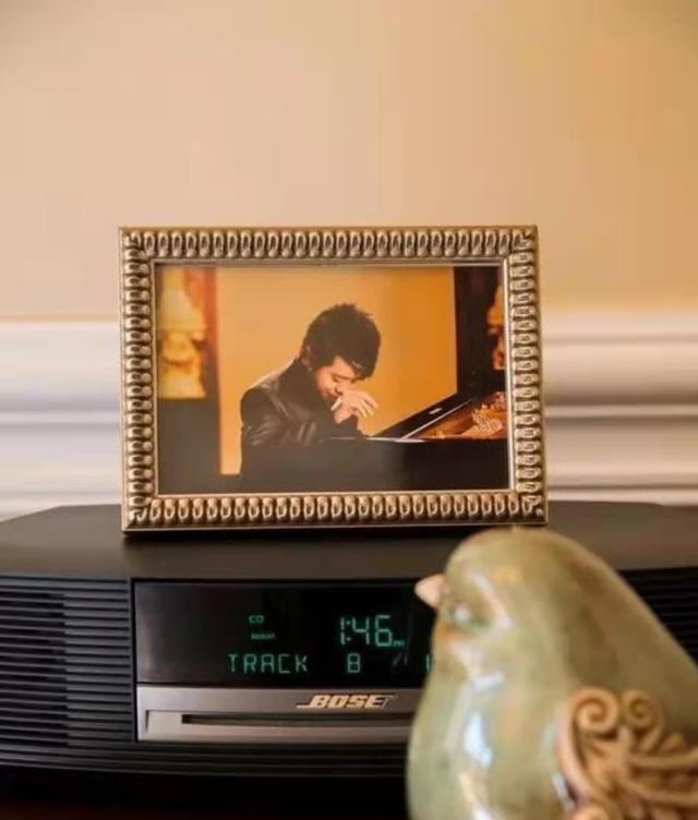 参观郎朗现实的豪宅,每个房间都有钢琴,连楼梯阶梯都是钢琴键