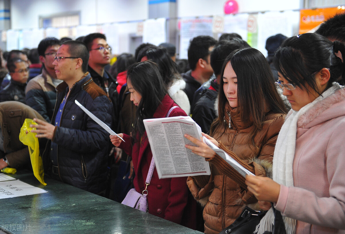 招聘|招聘信息“月薪800嫌少回家啃老”,用人单位是种什么心态?