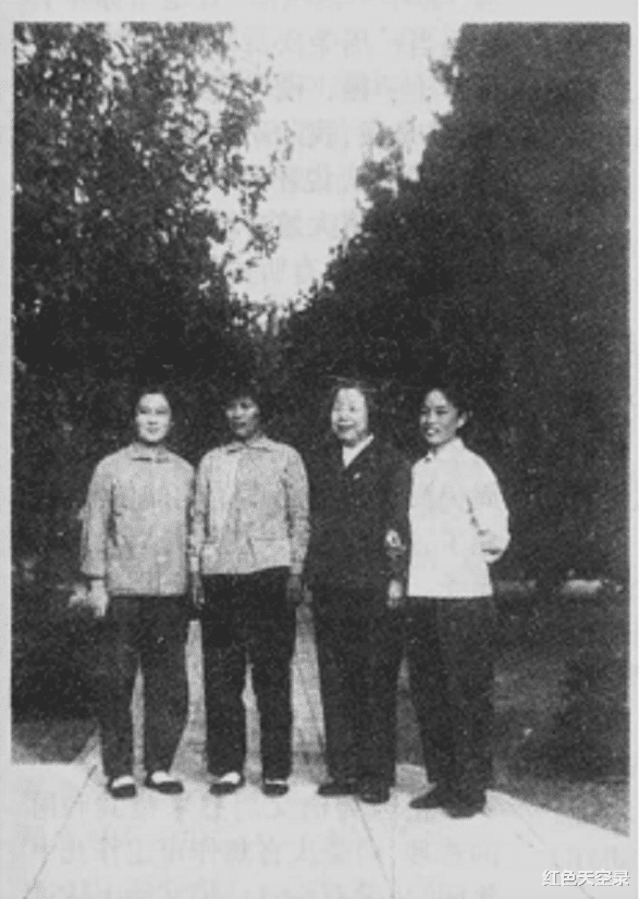 邓颖超去世,退休工人要求参加遗体告别仪式,得知身份,中央同意