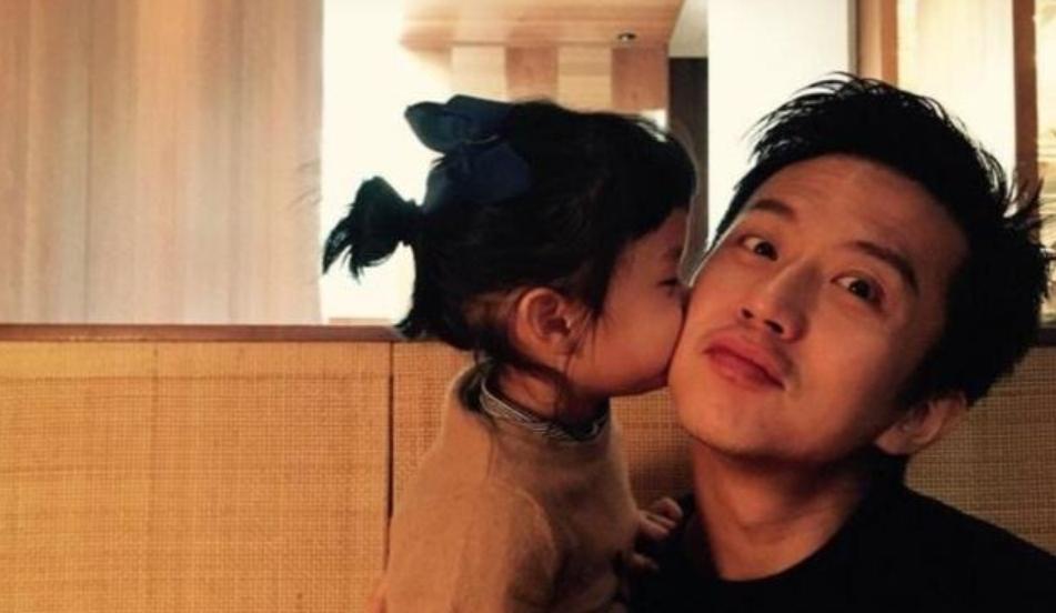 邓超|孙俪晒小花给邓超写的字条 贴心小棉袄暖哭老父亲